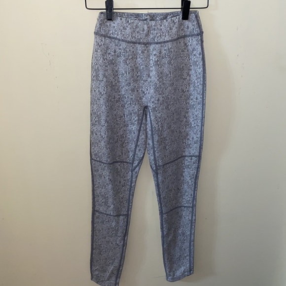Gymshark Dry Fleur Texture Gray Leggings Size S - Picture 4 of 14